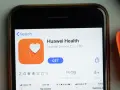 Aplikacja Huawei Health na ekranie telefonu, gotowa do pobrania. Monitoruj swoje zdrowie i aktywność.