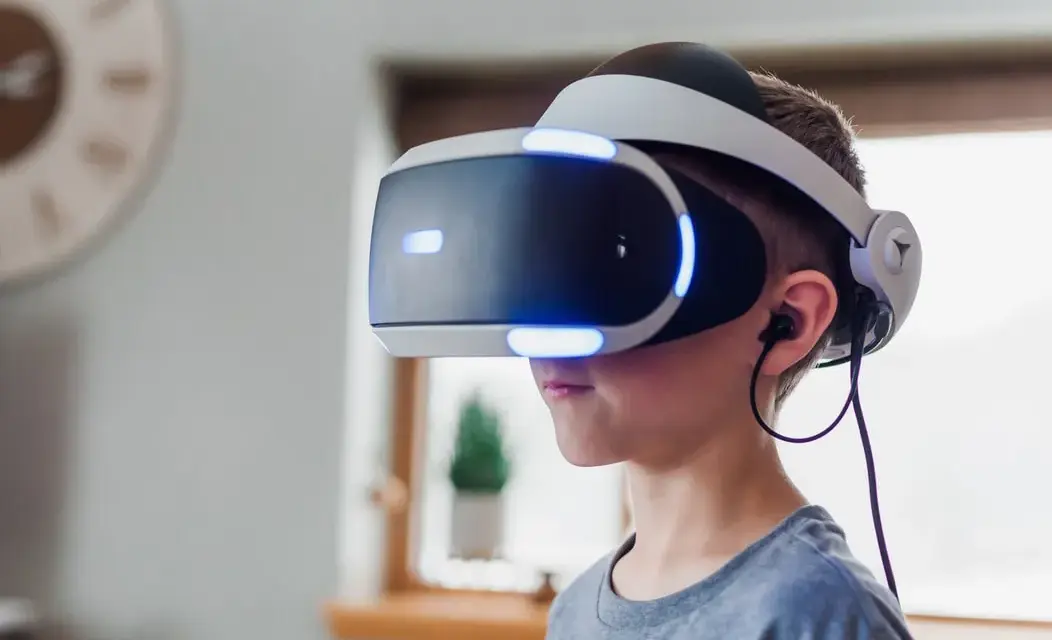 Okulary VR od jakiego wieku? Sprawdź, co mówią eksperci o bezpieczeństwie