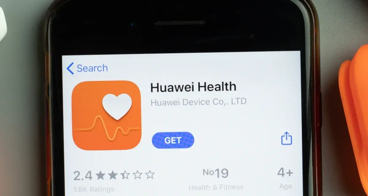 Aplikacja Huawei Health na ekranie telefonu, gotowa do pobrania. Monitoruj swoje zdrowie i aktywność.