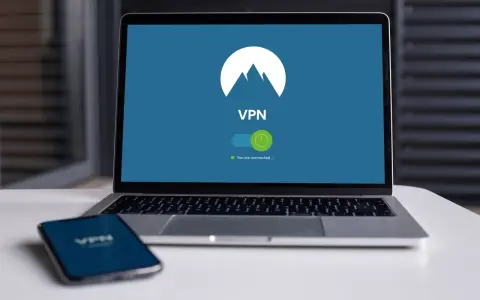 Jak używać VPN, aby zwiększyć bezpieczeństwo w sieci i chronić prywatność
