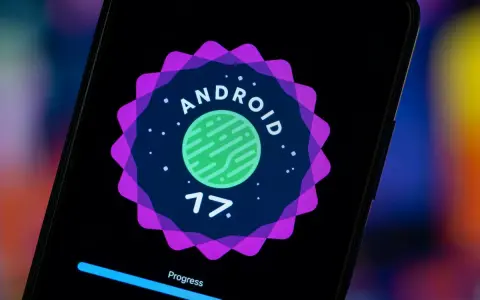 Logo Android 17 na ekranie telefonu, zapowiadające nowe wersje androida. Postęp aktualizacji w toku.