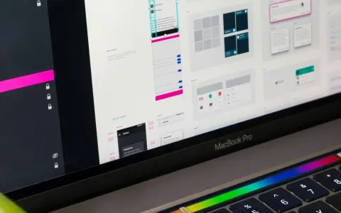 W czym pisać strony internetowe? Odkryj najlepsze narzędzia i porady