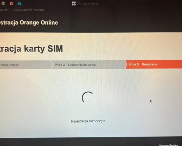 Na ekranie komputera trwa rejestracja karty SIM w Orange Online. Widoczny jest trzeci krok: Rejestracja.
