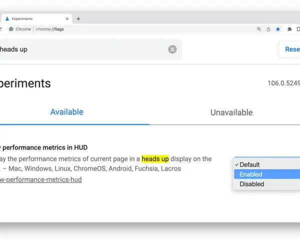 Strona chrome://flags z wyszukaniem "heads up". Opcja "Show performance metrics in HUD" jest włączona.