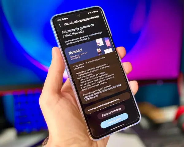 Telefon gotowy do aktualizacji oprogramowania. Nowości obejmują poprawę bezpieczeństwa i wydajności.