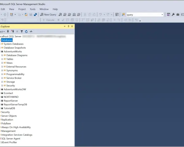 SQL Server Management Studio z listą baz danych. Po pobraniu i instalacji można zarządzać bazami.