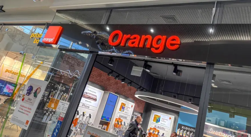 Salon Orange z ofertą smartfonów i usług. Sprawdź, czy Twój rok ważności konta Orange jest aktualny!