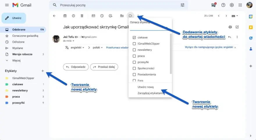 Zrzut ekranu z poczty Gmail. Strzałki wskazują opcje tworzenia i dodawania etykiet do wiadomości, pomagając w organizacji skrzynki.