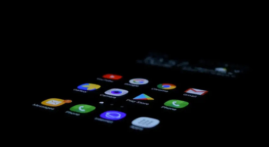 Ikona aplikacji do nagrywania rozmów na Androidzie. Widoczne ikony: Galeria, Aparat, Sklep Play, Telefon, Wiadomości, Gmail, Chrome.