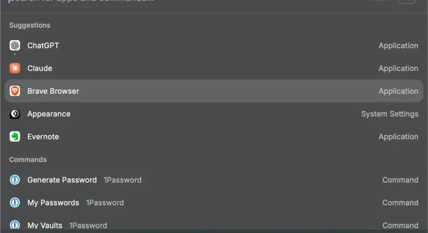 Wyszukiwanie aplikacji i poleceń w Raycast. Widoczne sugestie: ChatGPT, Claude, Brave Browser, Appearance, Evernote. Poniżej polecenia 1Password.
