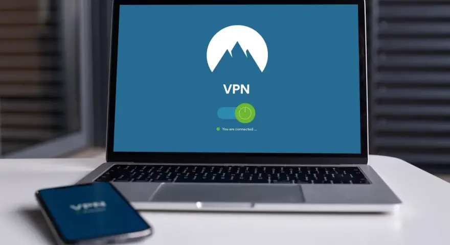 Jak używać VPN, aby zwiększyć bezpieczeństwo w sieci i chronić prywatność