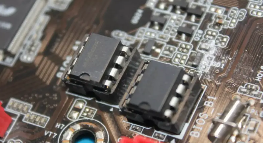 Jak włączyć BIOS w Windows 10 i uniknąć problemów z komputerem