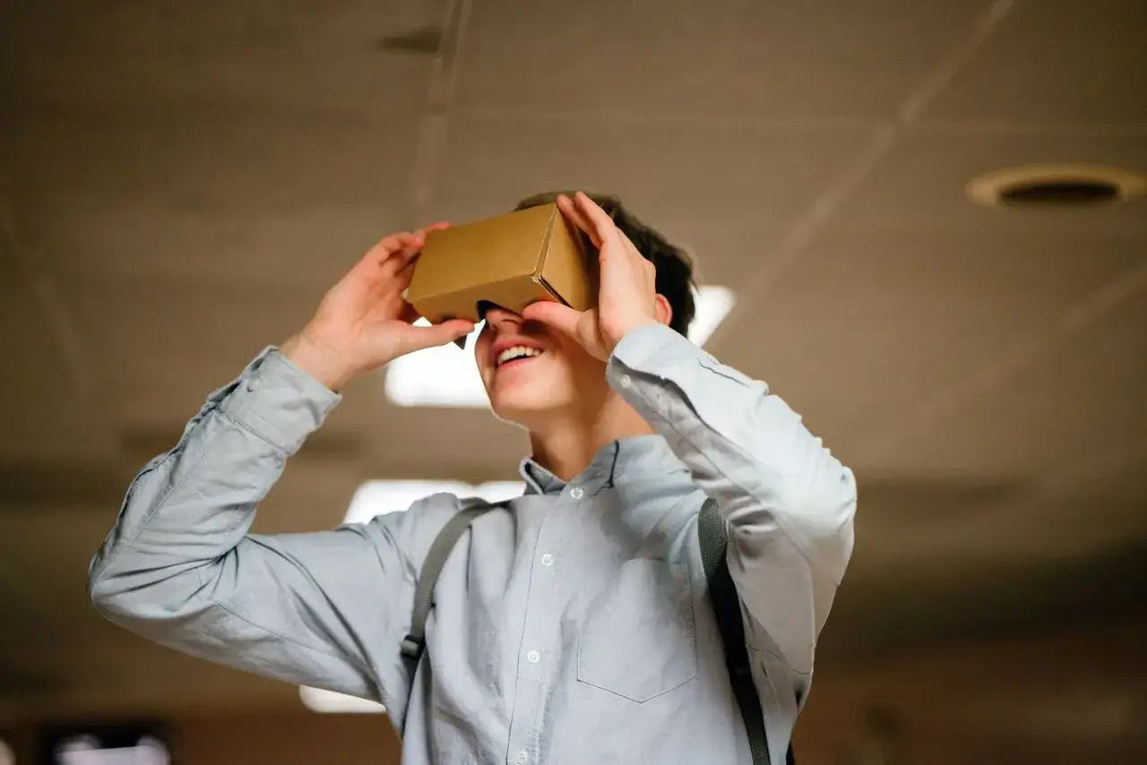 Zdjęcie Jak oglądać filmy VR na telefonie - proste kroki i najlepsze aplikacje